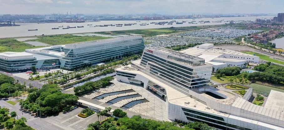 化龙汽车产业基地 - 化龙镇标志性景观