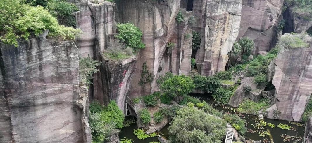 莲花山古采石场 - 石楼镇标志性景观